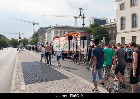 Berlino, Germania. 08 Ago, 2015. "Hanfparade' (canapa parade) manifestazione a Berlino, Germania. I manifestanti richiedono la legalizzazione della marijuana. Foto Stock