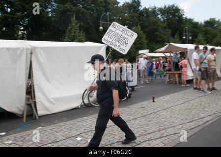 Berlino, Germania. 08 Ago, 2015. "Hanfparade' (canapa parade) manifestazione a Berlino, Germania. I manifestanti richiedono la legalizzazione della marijuana. Foto Stock