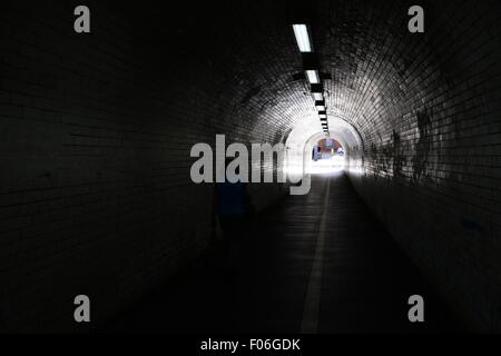 Tunnel su Leeman Road, York, North Yorkshire, Regno Unito. Immagine: Scott Bairstow/Alamy Foto Stock