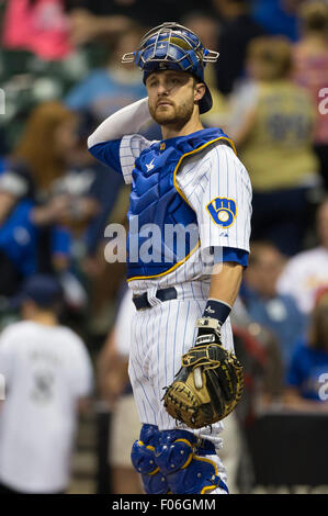 Milwaukee, WI, Stati Uniti d'America. 07 Ago, 2015. Milwaukee Brewers catcher Jonathan Lucroy #20 si affaccia su durante il Major League Baseball gioco tra il Milwaukee Brewers e St. Louis Cardinals a Miller Park di Milwaukee, WI. John Fisher/CSM/Alamy Live News Foto Stock