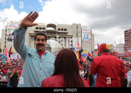 Caracas, Venezuela. 8 Ago, 2015. Immagine fornita da parte del Venezuela la Presidenza, mostra Presidente venezuelano, Nicolás Maduro (L), reagire durante un atto con il partito socialista i candidati alla Assemblea nazionale (AN) per le elezioni parlamentari di Caracas, Venezuela, su Agosto 8, 2015. © Venezuela la Presidenza/Xinhua/Alamy Live News Foto Stock