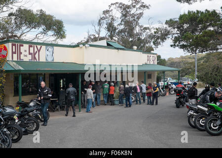 Il caffè del club motociclistico Pie in the Sky sulla vecchia pacific Highway, Cowan, nuovo galles del Sud, australia. Famoso punto d'incontro per i motociclisti Foto Stock