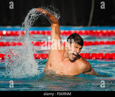 San Antonio, Texas, Stati Uniti d'America. 8 Ago, 2015. MICHAEL PHELPS reagisce dopo aver vinto la finale di 100m Butterfly durante la Phillips 66 Nazionale dei Campionati di nuoto. © Bahram Mark Sobhani/ZUMA filo/Alamy Live News Foto Stock