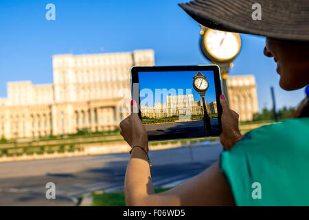Fotografare il palazzo del parlamento a Bucarest Foto Stock