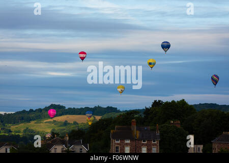 Bristol, Regno Unito. 09Aug, 2015. 94 palloncini prendere all'aria appena dopo la prima luce in Bristol, UK Credit: Rob Hawkins/Alamy Live News Foto Stock