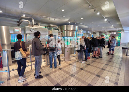 La Heineken Experience, situato a Amsterdam, è una storica Birreria e corporate Visitor Center Foto Stock