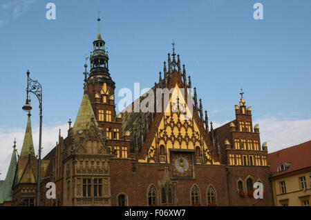 L'Europa, Polonia, Wroclaw, Wrocław, Municipio (Stary Ratusz , 1327), con il suo orologio astronomico Foto Stock