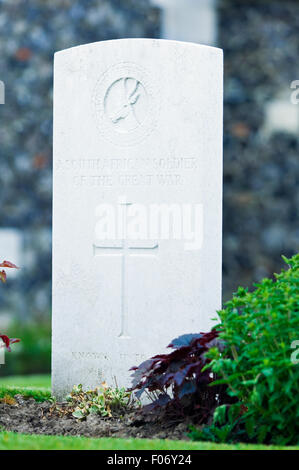 Camuffati lapidi di un sudafricano soldato a Tyne Cot Commonwealth War Graves Cimitero e memoriale in Belgio Foto Stock