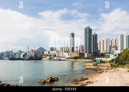 Una spiaggia in Yau Tong area in Kowloon, Hong Kong Foto Stock