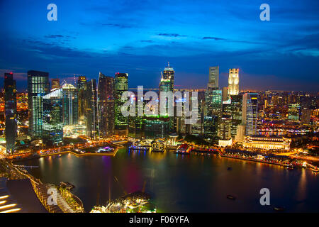 SINGAPORE - 3 Marzo: Singapore downtown cityscape il 3 marzo 2012 a Singapore. Singapore downtown con area di business, alberghi a Foto Stock