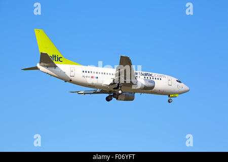 Zurigo - 18 Luglio: Airbus A319, Air Baltic sbarco in aeroporto di Zurigo dopo breve raggio del volo su luglio 18, 2015 a Zurigo, Switzerl Foto Stock