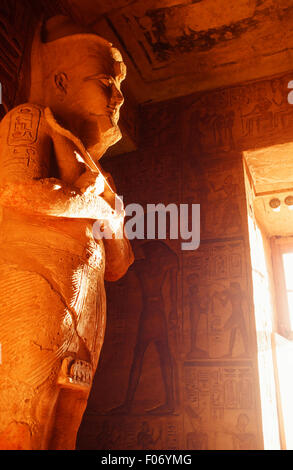Statua di Ramses in Abu Simbel tempio, Egitto Foto Stock