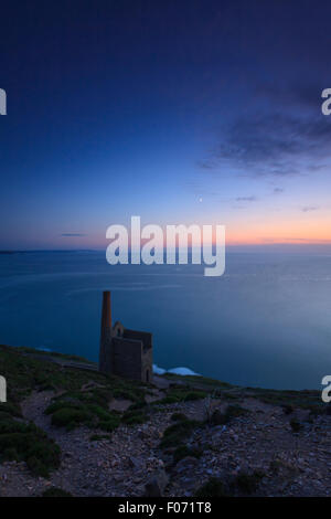 Il Towanroath albero motore di pompaggio Casa di Wheal Coates su sant'Agnese Testa tra Cappella Porth e Sant Agnese, Cornwall Foto Stock