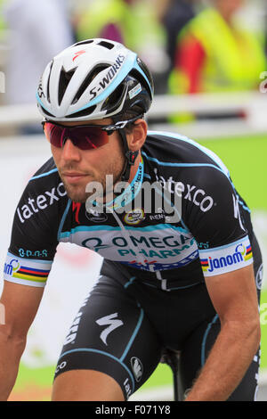 Mark Cavendish appena dopo l'avviamento del penultimo stadio, una prova a tempo, della vita amici tour della Gran Bretagna 2014, Londra Foto Stock