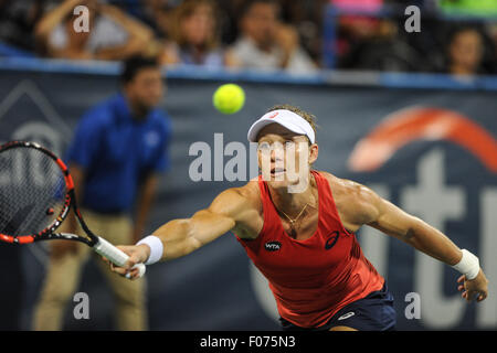 Washington D.C, STATI UNITI D'AMERICA. 8 Ago, 2015. SAM STOSUR dell Australia gioca contro Sloane Stephens degli Stati Uniti al giorno 6 del Citi aperto al Rock Creek Tennis Center di Washington, DC Stosur perso nella retta fissa. © Kyle Gustafson/ZUMA filo/Alamy Live News Foto Stock