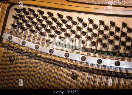 Vecchio pianoforte costruzione tedesca - i vari dettagli interni Foto Stock