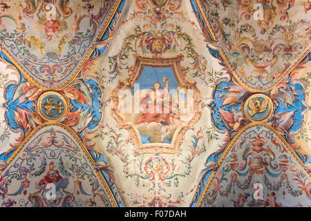 Galleria Doria Pamphilj Roma, particolare del colorato soffitto dipinto all'interno del museo Galleria Doria Pamphilj di Roma. Foto Stock