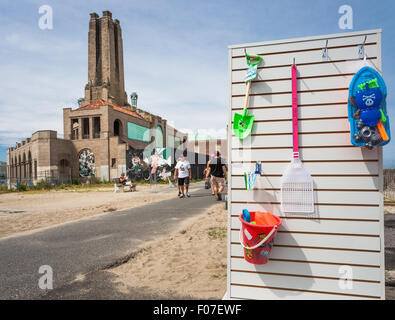 Asbury Park Impianto di riscaldamento, con display storefront in primo piano. Foto Stock