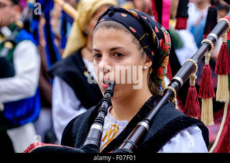 Un piper da Banda De Gaitas Resping da Madrid, Spagna a Pipefest 2015 a Edimburgo in Scozia Foto Stock