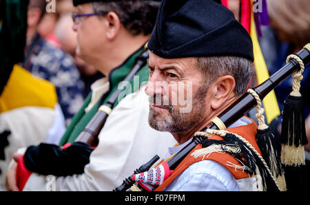 Un piper da Banda De Gaitas Resping da Madrid, Spagna a Pipefest 2015 a Edimburgo in Scozia Foto Stock