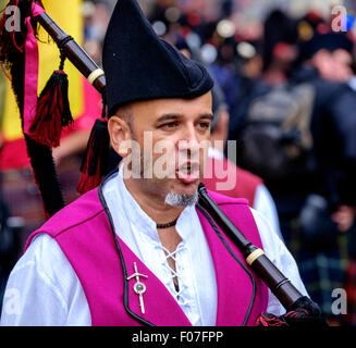 Un piper da Banda De Gaitas Resping da Madrid, Spagna a Pipefest 2015 a Edimburgo in Scozia Foto Stock