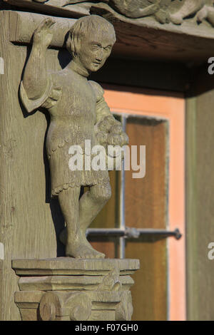 Dettaglio del medievale casa in legno chiamato 'De Duiveltjes' (i piccoli diavoli) all'Haverwerf in Mechelen, Belgio Foto Stock