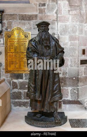 Statua della riforma ministro calvinista John Knox dentro la Cattedrale di St Giles, High Street, Edimburgo. Foto Stock