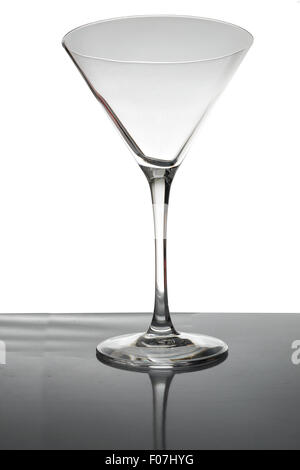 Cocktail, un bicchiere di cockail sul bianco e nero bacgrounk, isolato, foto su studio Foto Stock