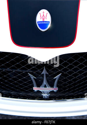 Maserati emblema del cofano e della griglia di logo di badge Foto Stock