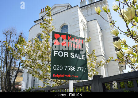 In vendita segno, Albert terrazza, Primrose Hill, London Borough of Camden, Greater London, England, Regno Unito Foto Stock