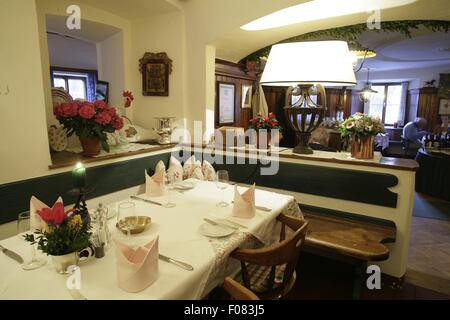 Le tabelle di cui al ristorante, Austria Foto Stock