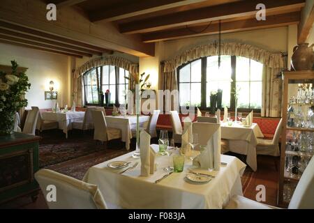 Le tabelle di cui al ristorante, Austria Foto Stock