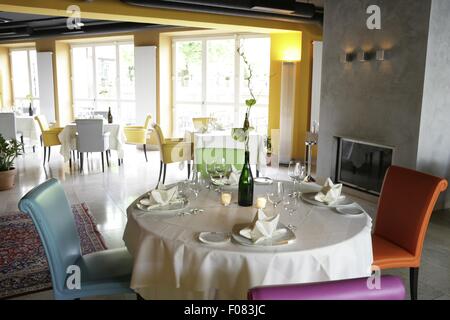 Le tabelle di cui al ristorante, Austria Foto Stock