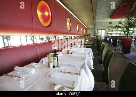 Le tabelle di cui al ristorante, Austria Foto Stock