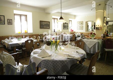 Le tabelle di cui al ristorante, Austria Foto Stock