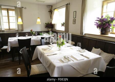 Le tabelle di cui al ristorante, Austria Foto Stock