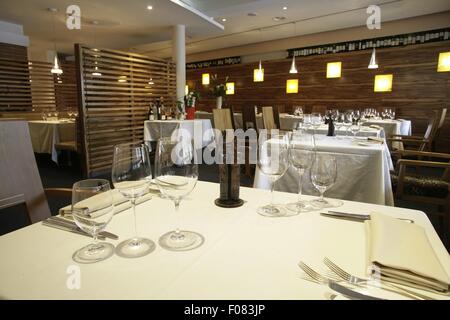 Le tabelle di cui al ristorante, Austria Foto Stock