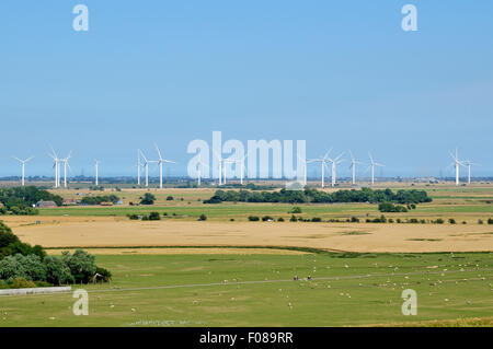 Piccola corte Cheyne wind farm su Romney Marsh, Kent, Inghilterra Foto Stock