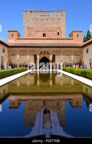 Patio de los Arrayanes nel Palacio de Comares, Alhambra Palace complesso, Granada, Andalusia, Spagna Foto Stock