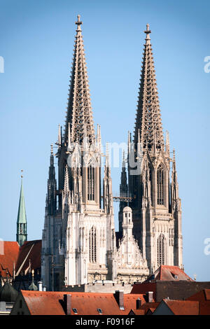 Immagine delle torri della Cattedrale di Ratisbona, Baviera, Germania Foto Stock