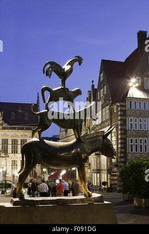 Vista della scultura di musicisti di notte a Bremen, Germania Foto Stock