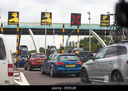 M6 Toll Road cabine per pagamento in contanti e le schede di corsie o di carta solo lane, Staffordshire Foto Stock