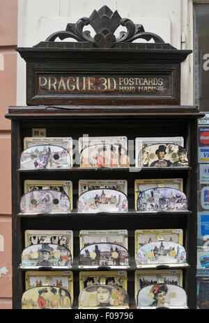 3D cartoline in vendita nel quartiere di Mala Strana, Praga, Repubblica Ceca Foto Stock