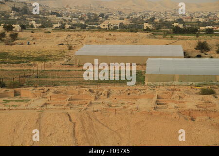 Una vista di Erode palazzo terzi da Wadi Qelt ad ovest di Gerico Foto Stock