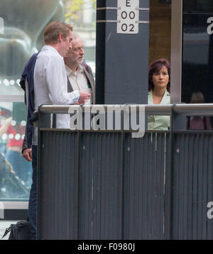 London, Regno Unito - 7 August 2015 foto in esclusiva: leadership laburista candidato Jeremy Corbyn voce per la partenza di Bradford presso la stazione di Kings Cross, London, Regno Unito (foto: Jake Mather / HMG) dati di immagine: Fotografo: Jake Mather Copyright: ©2015 Jake Mather / HMG Contatto: HAUSARTS limitata data di presa: 20150807 Tempo: 14370970 Foto Stock