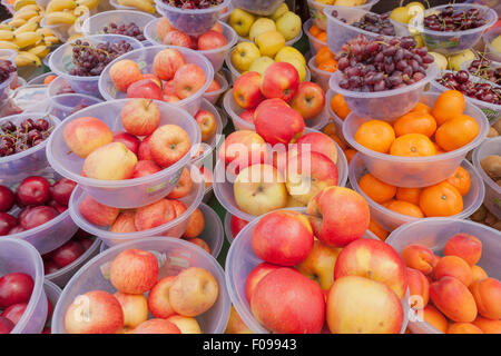 Birmingham il mercato alimentare, nel centro della città di Birmingham Regno Unito la frutta in vendita Foto Stock