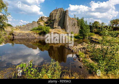Panska Skala, Kamenicky Senov, Ceske Stredohori, Repubblica Ceca campagna paesaggio estivo altopiani boemi centrali altopiani Ceske Stredohori Foto Stock