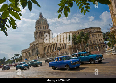 Orizzontale di street view della National Capitol Building a l'Avana, Cuba. Foto Stock