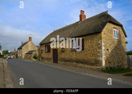 Streetview orizzontale nel villaggio di Abbotsbury, Foto Stock