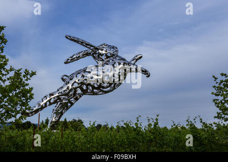 Napa Valley, California - 12 Maggio :Lawrence Argent, Bunny Foo Foo, acciaio inossidabile opera d'arte presso il Padiglione vini, 12 maggio 2015 Napa Va Foto Stock